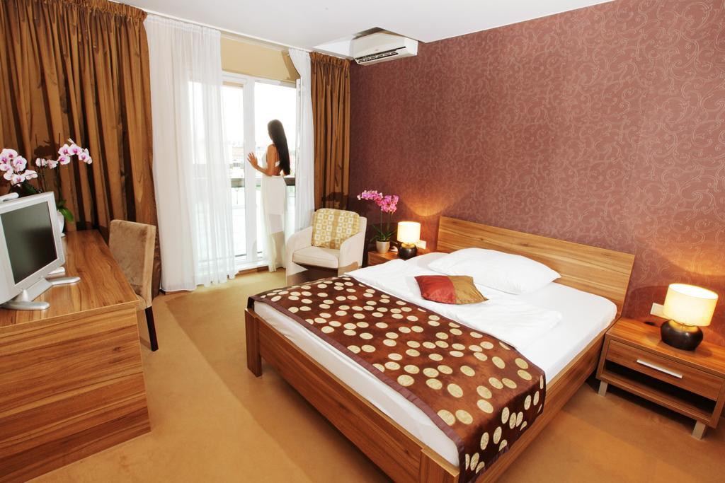 City Hotel Nitra With Free Parking Стая снимка