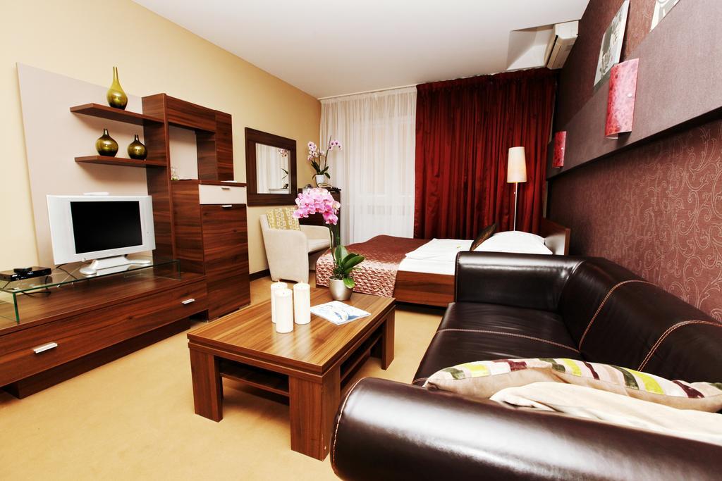City Hotel Nitra With Free Parking Стая снимка
