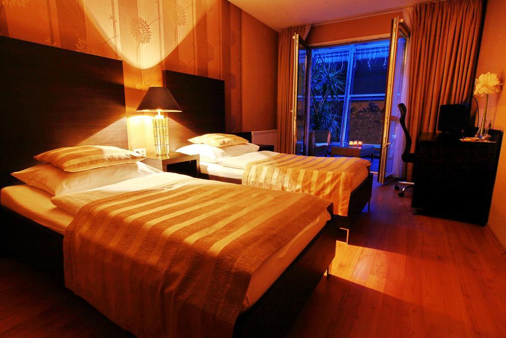 City Hotel Nitra With Free Parking Стая снимка