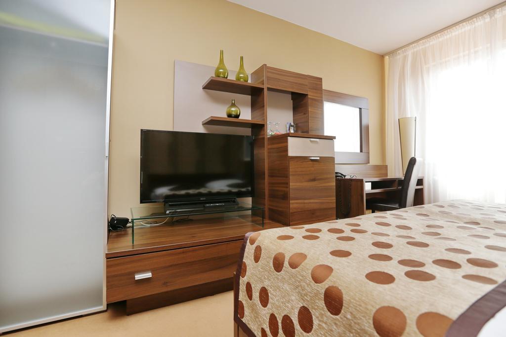 City Hotel Nitra With Free Parking Екстериор снимка