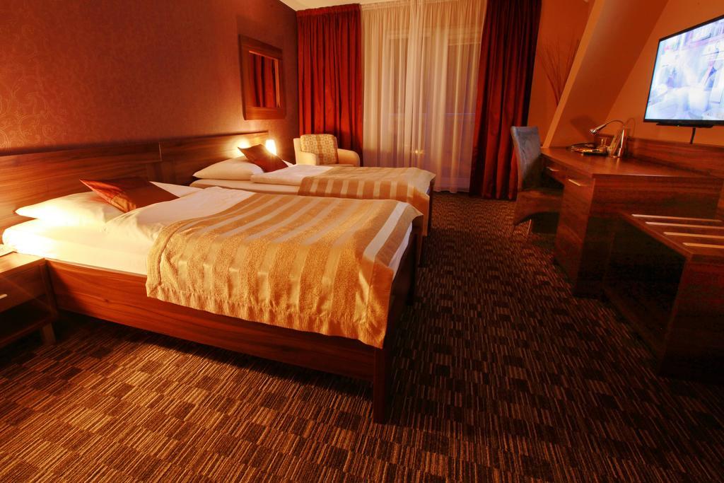 City Hotel Nitra With Free Parking Стая снимка