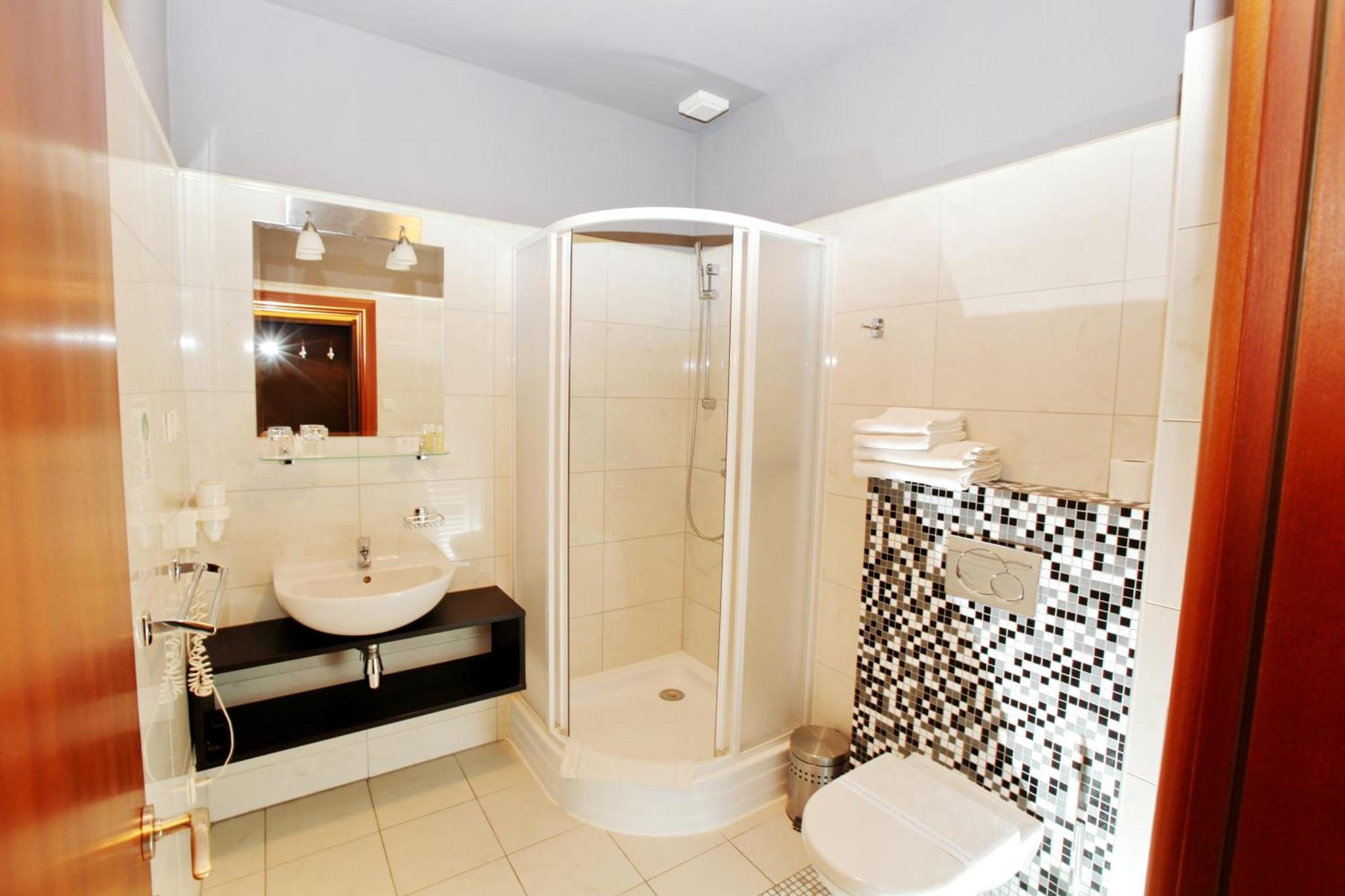 City Hotel Nitra With Free Parking Стая снимка